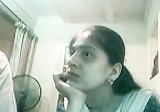 Lucknow Paki Mädchen saugt 4 Zoll Indian Muslim Paki Gumshoe auf Webcam