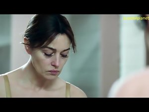 Monica Bellucci desnuda tetas y pezones En Ville-Marie Película