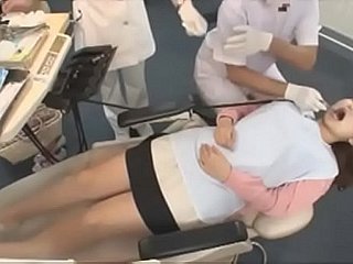 Homem invisível hack EP-02 japonês na clínica odontológica, paciente acariciado e fodido, ato 02 de 02