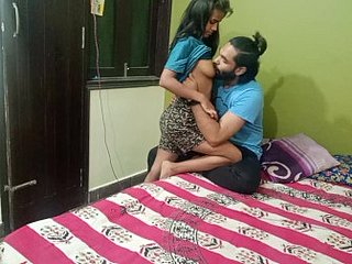 Индийская девушка после колледжа хардсекс со своим отчим -братом дома один