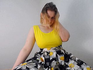 Jungfrau Girl Cums hart nach dem Tanzen alongside schönem Kleid