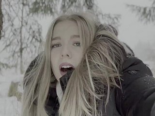 18 -letni nastolatek git pieprzony w lesie na śniegu