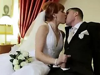 Redhead Copulate bekommt an ihrem Hochzeitstag DP'd DP'd