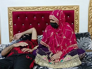 Hongerige Indiase desi volwassen bruid wil hard geneukt going in haar man, maar haar man wilde slapen