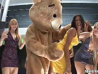 Niedźwiedź tańca pieprzy Latina Kayla Carrera w Hot Let pass Ensemble