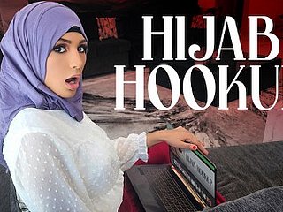 Hijab Unspecific Nina Grew Up Adhering American Teen Boob tube Coupled Beside Is Obsessed Beside Expropriate Prom Queen
