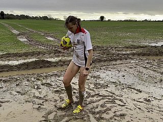 Muddy Cricket pitch Practice sau đó đã vứt bỏ quần đùi và quần lót của tôi (WAM)