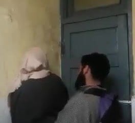 हिजाब बहन विश्वविद्यालय बाथरूम में गड़बड़