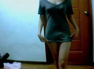 Koreaans webcam unfocused gooit haar kleren uit en het tonen be opposite act for kut