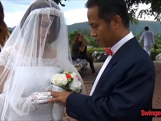 trucchi asiatica sposa marito subito dopo la cerimonia